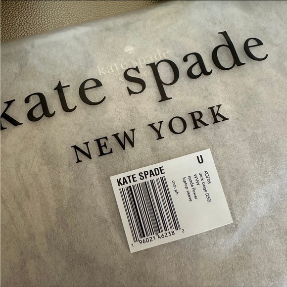 NWT 🤍 Kate Spade Beige & Cream Flower Universal Laptop Sleeve - Picture 5 of 6